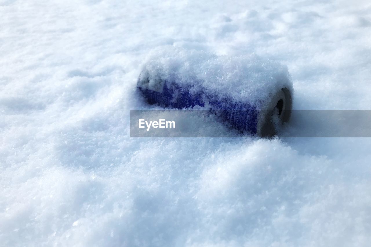 CLOSE-UP OF SNOW ON SKY