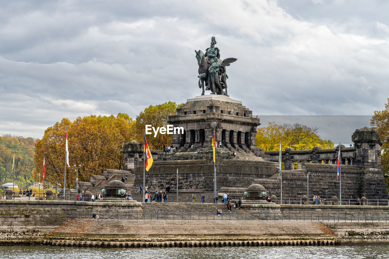 STATUE OF HISTORICAL BUILDING