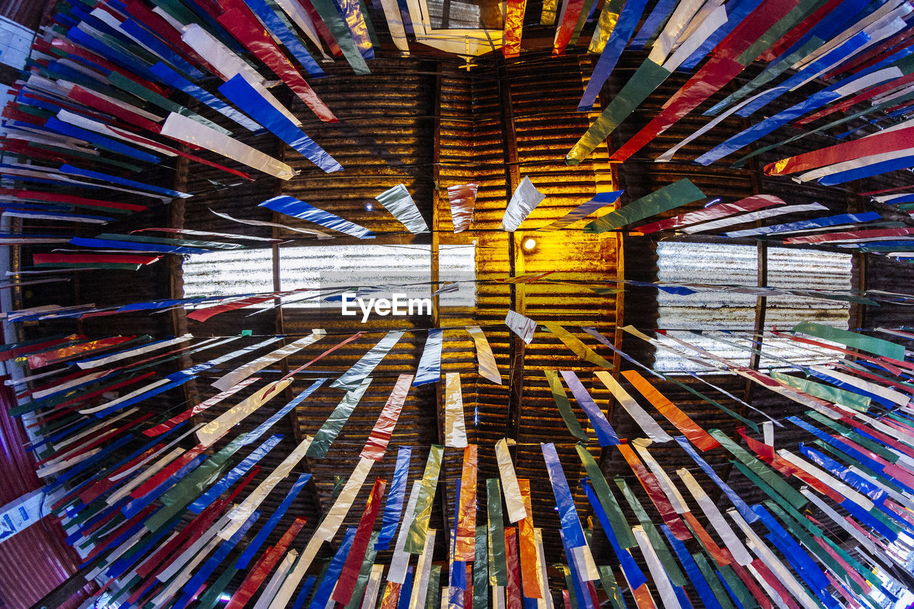 FULL FRAME SHOT OF MULTI COLORED PENCILS IN SHELF