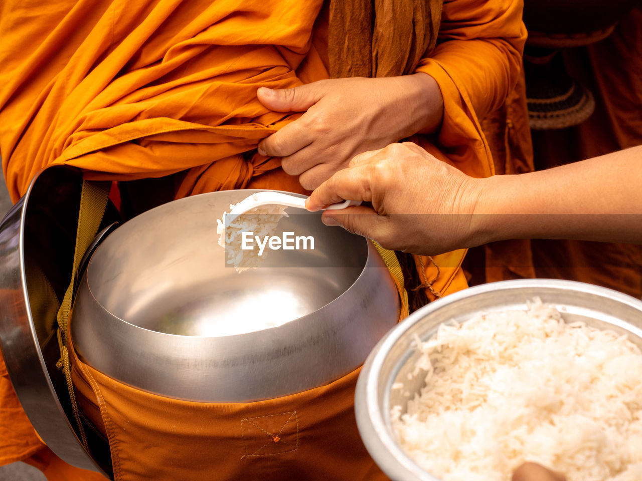 MIDSECTION OF WOMAN PREPARING FOOD