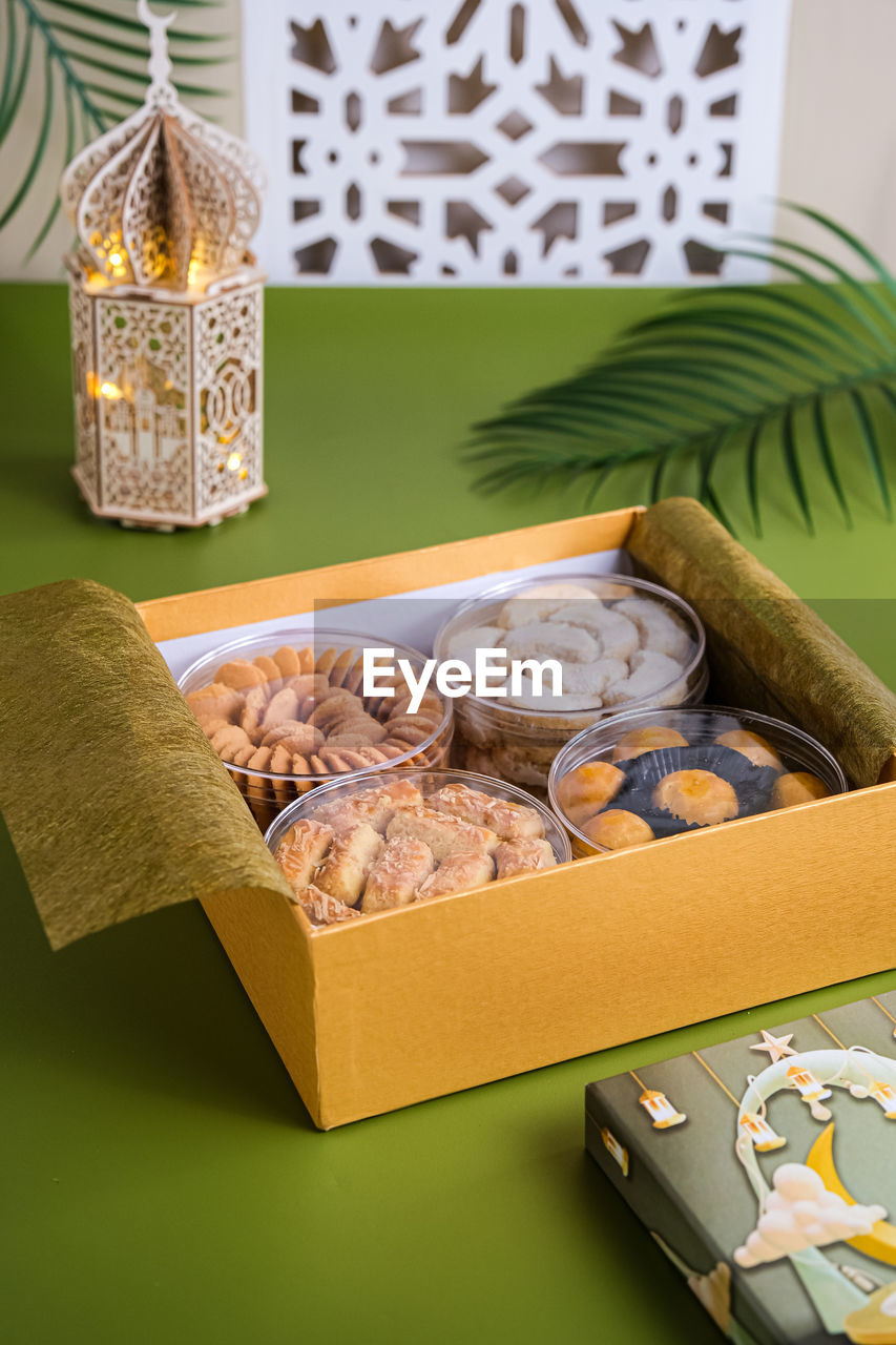 Hampers cookies in box, ramadhan gift