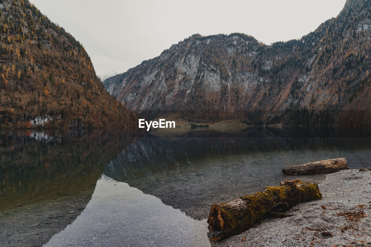SCENIC VIEW OF LAKE AGAINST MOUNTAINS