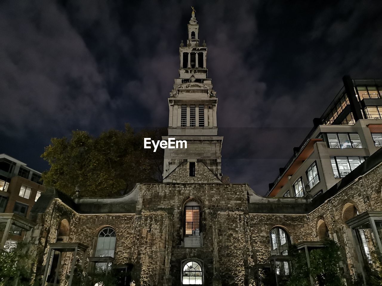 LOW ANGLE VIEW OF A BUILDING AGAINST SKY