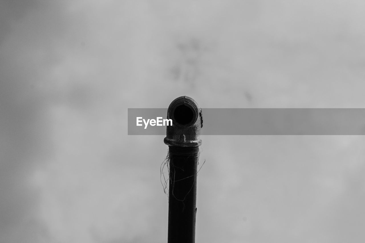 LOW ANGLE VIEW OF A POLE AGAINST SKY