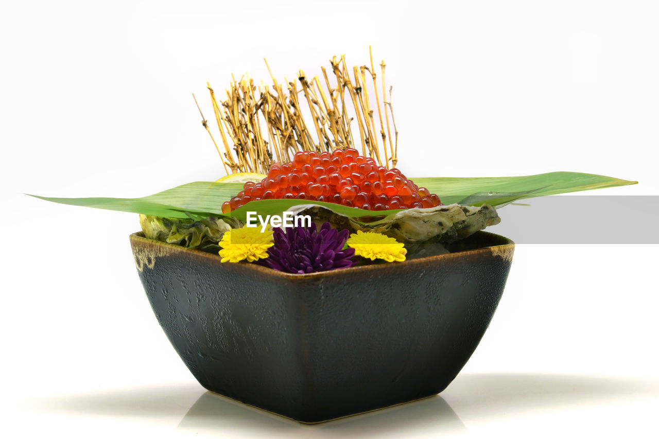 CLOSE-UP OF FRESH FLOWERS IN BOWL