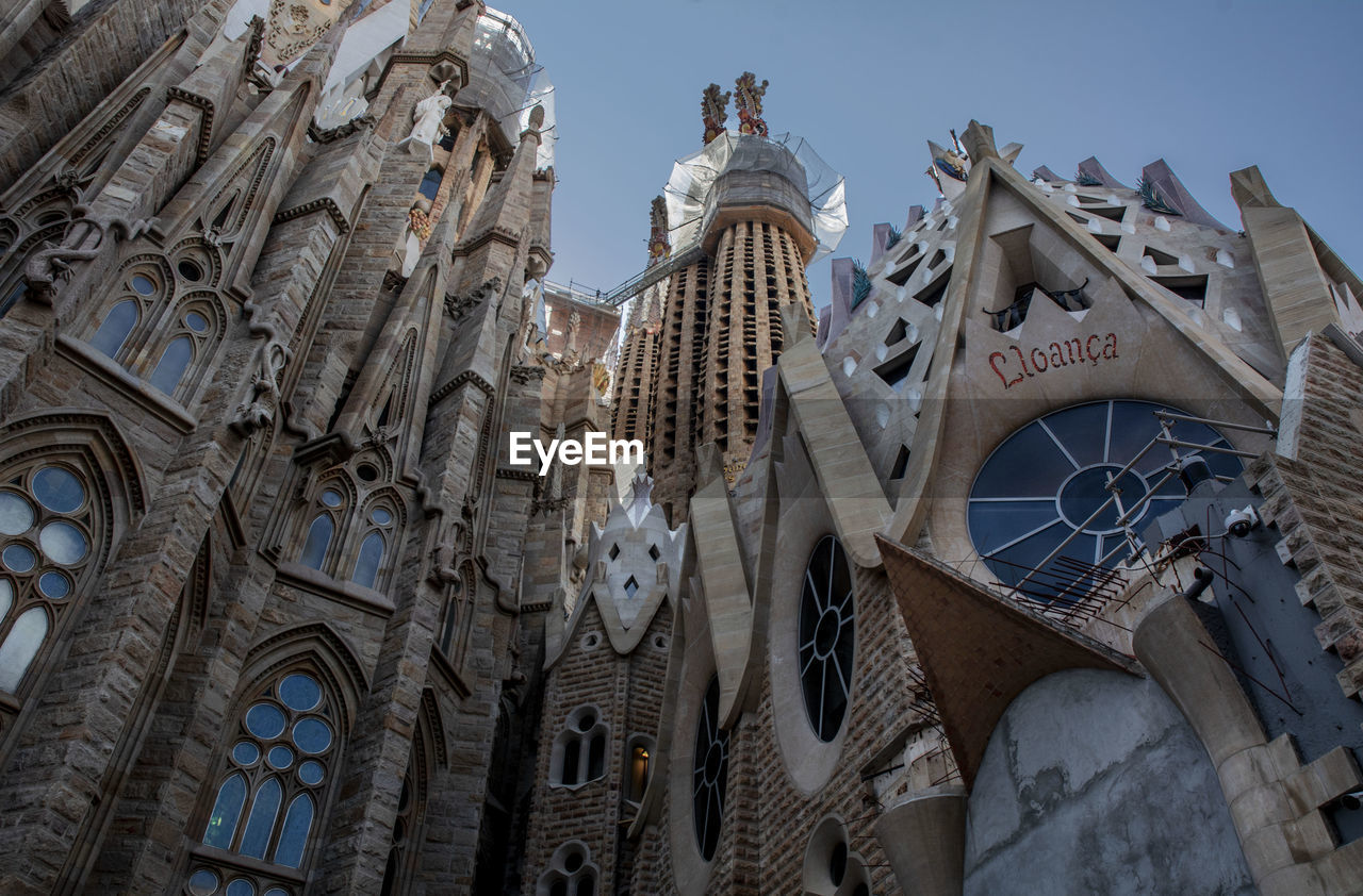 LOW ANGLE VIEW OF CATHEDRAL AGAINST SKY