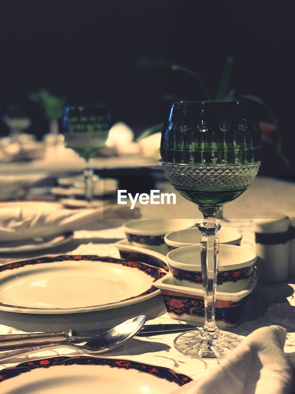 CLOSE-UP OF BEER GLASS ON TABLE