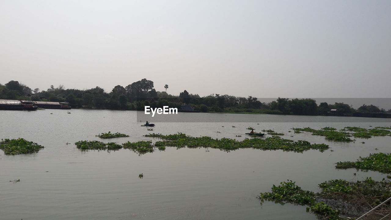 IDYLLIC VIEW OF LAKE AGAINST CLEAR SKY