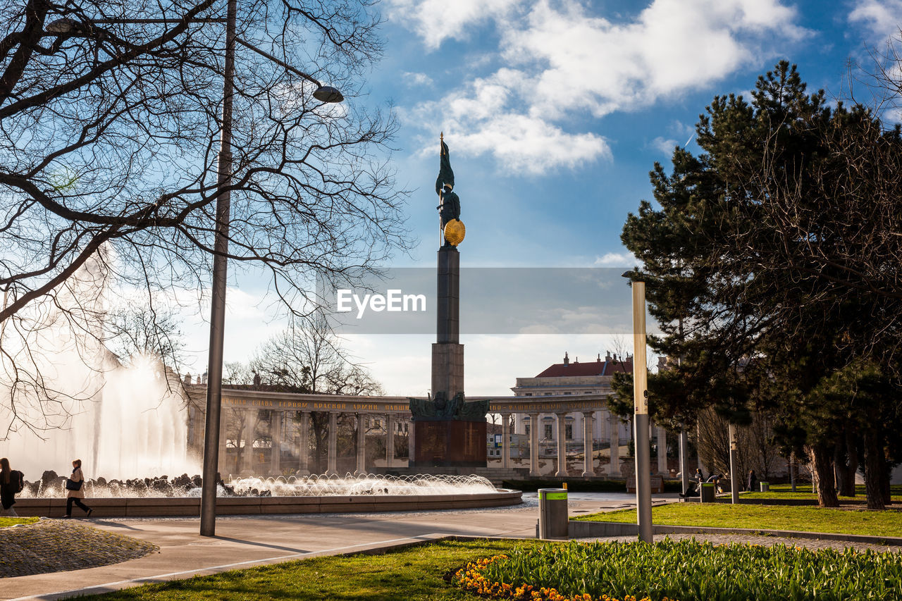 Monument to the heroes of the red army or soviet war memorial located at schwarzenbergplatz, vienna