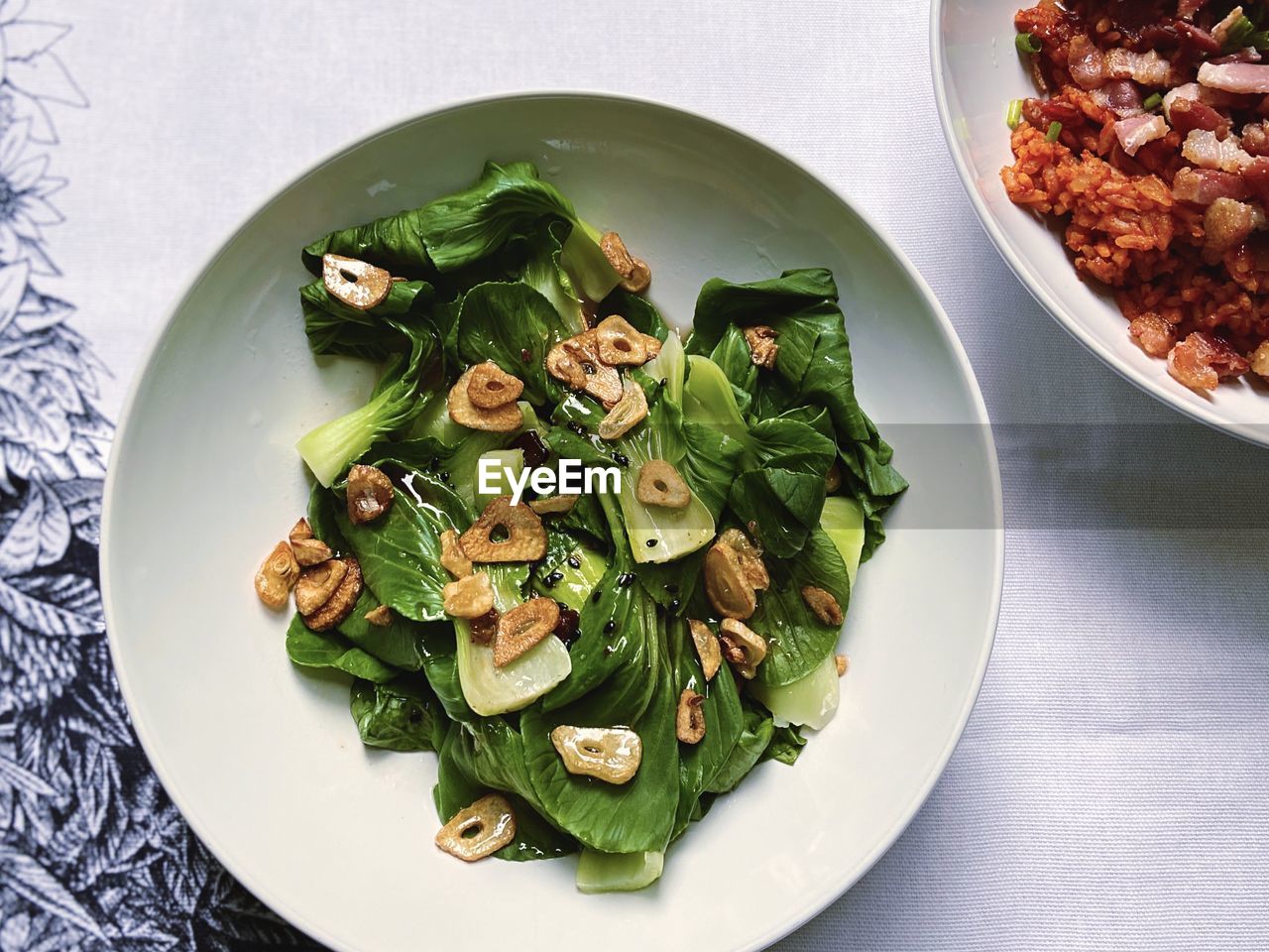 HIGH ANGLE VIEW OF FOOD IN PLATE