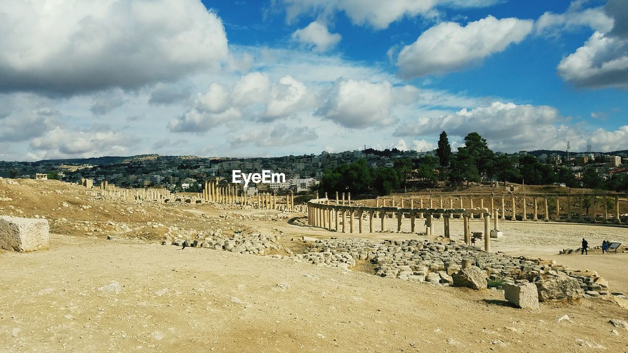 PANORAMIC VIEW OF RUINS AGAINST SKY