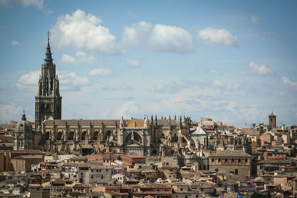 VIEW OF BUILDINGS IN CITY