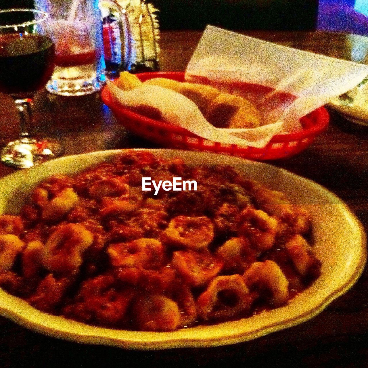 CLOSE-UP OF SWEET FOOD ON TABLE