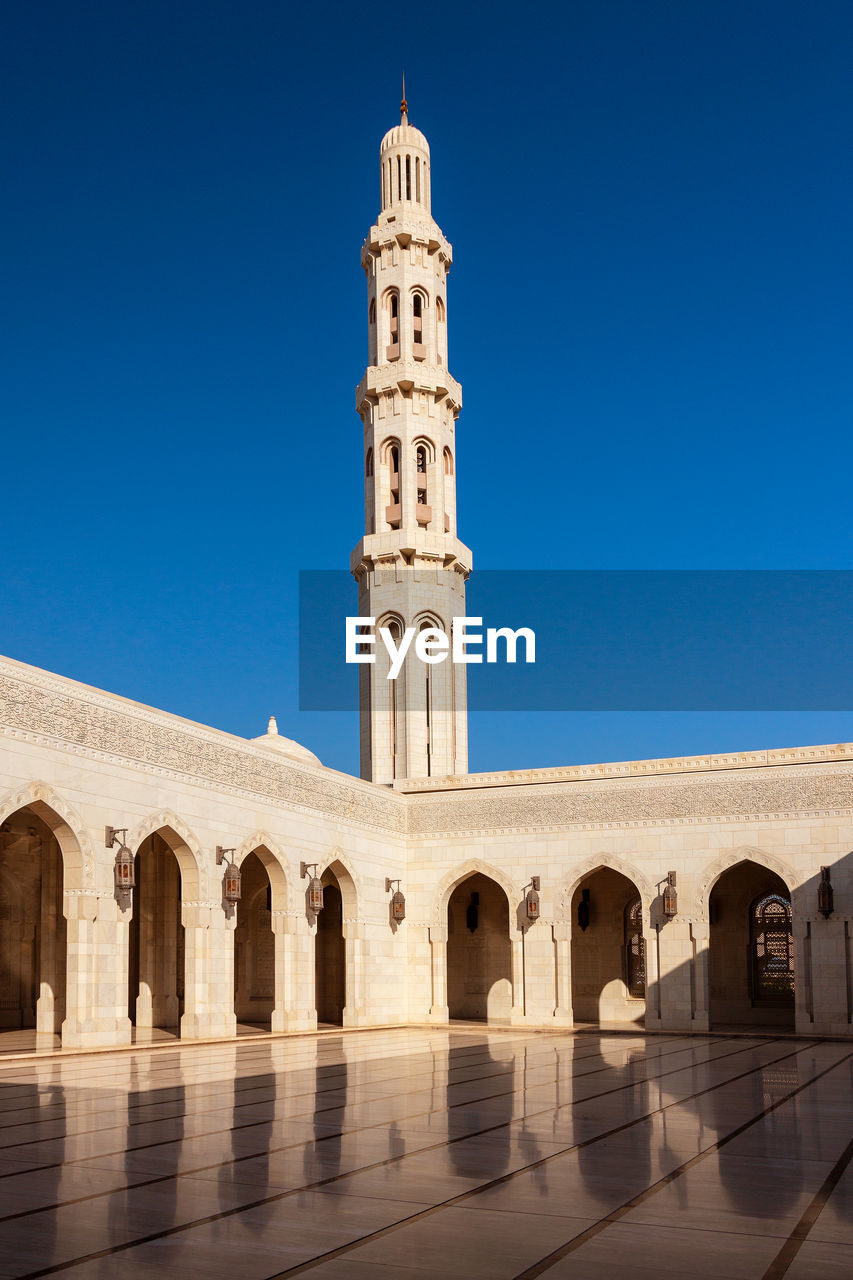 LOW ANGLE VIEW OF HISTORIC BUILDING AGAINST CLEAR BLUE SKY