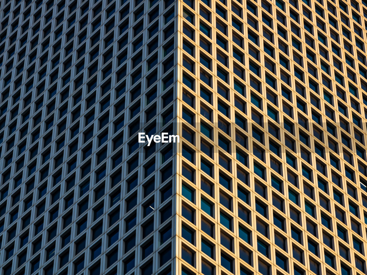 LOW ANGLE VIEW OF MODERN BUILDING