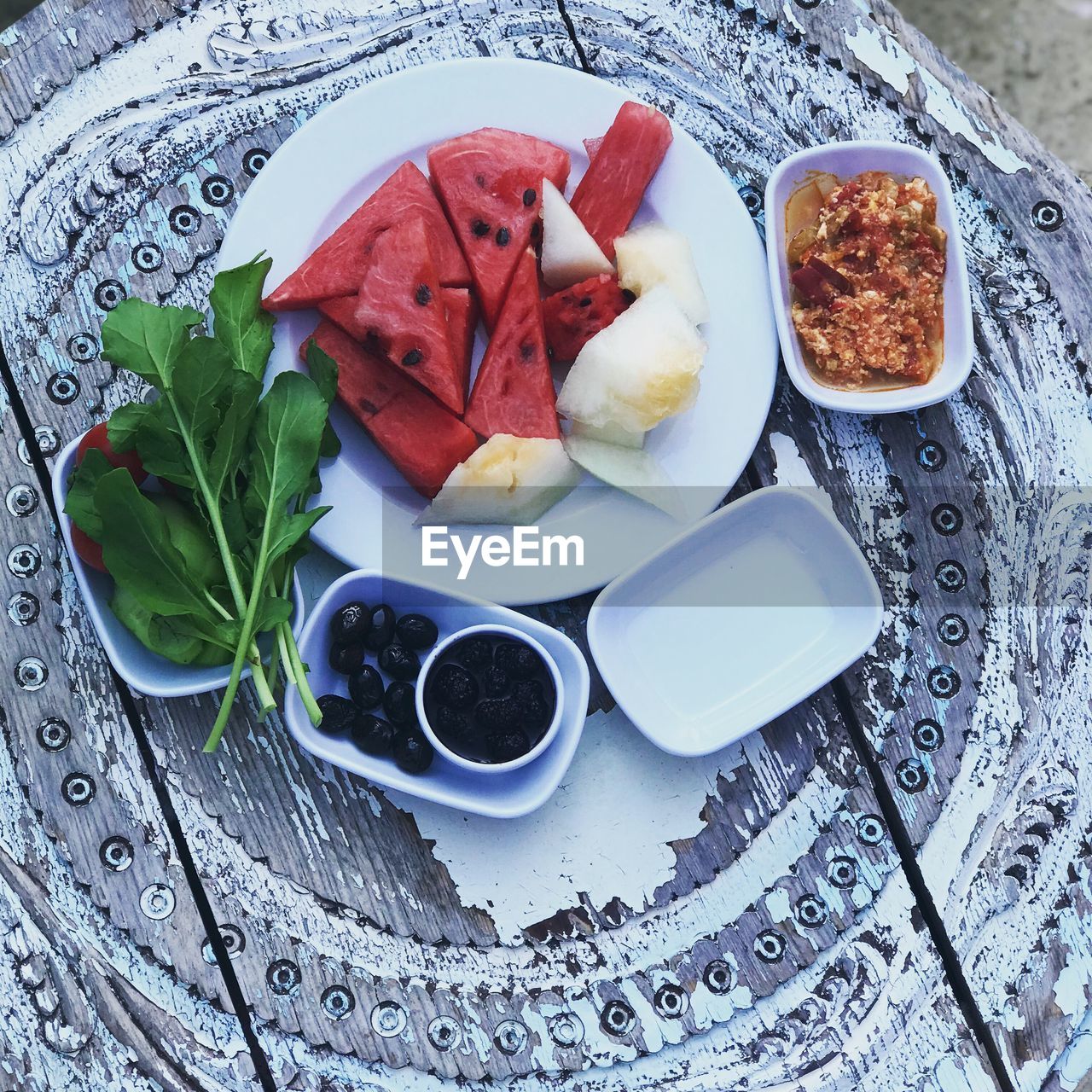 HIGH ANGLE VIEW OF BREAKFAST IN PLATE