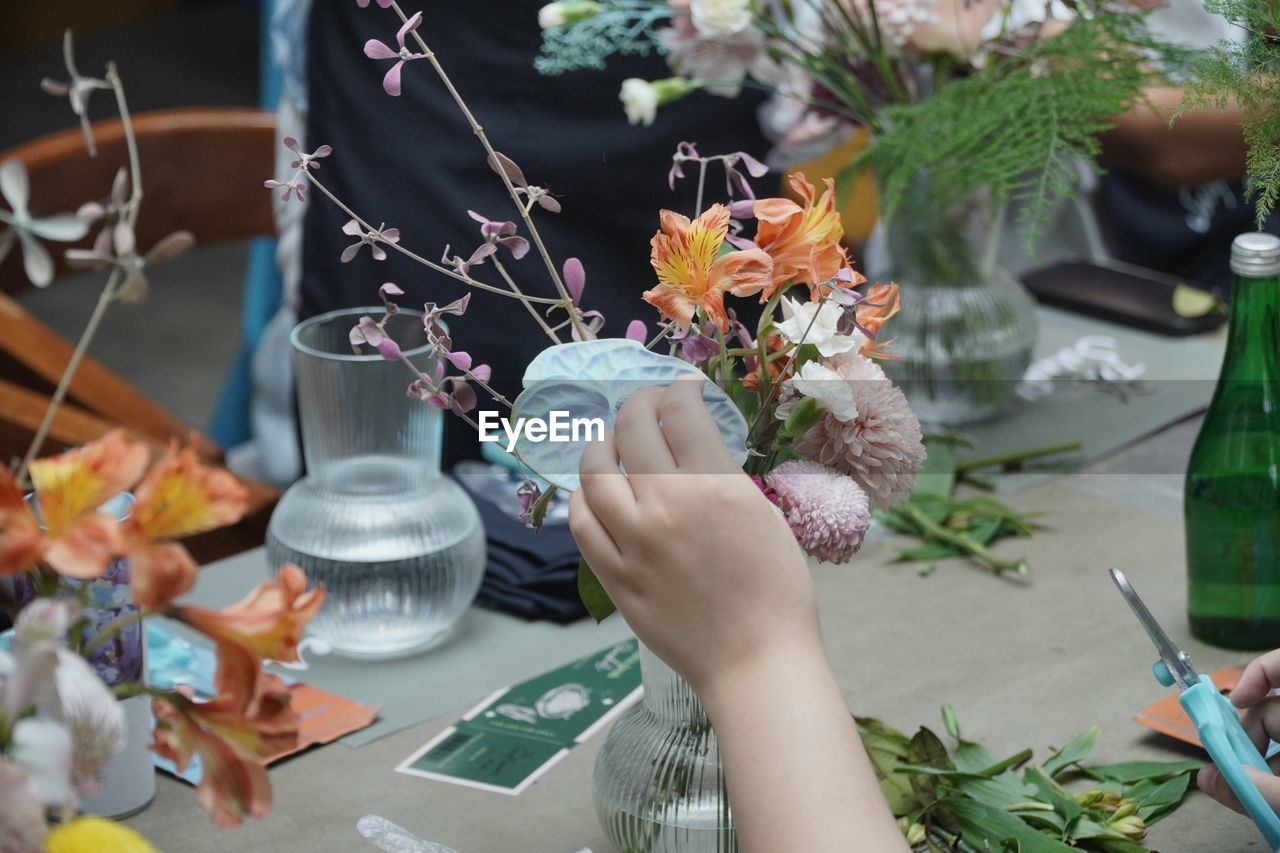 Cropped hand of woman holding bouquet