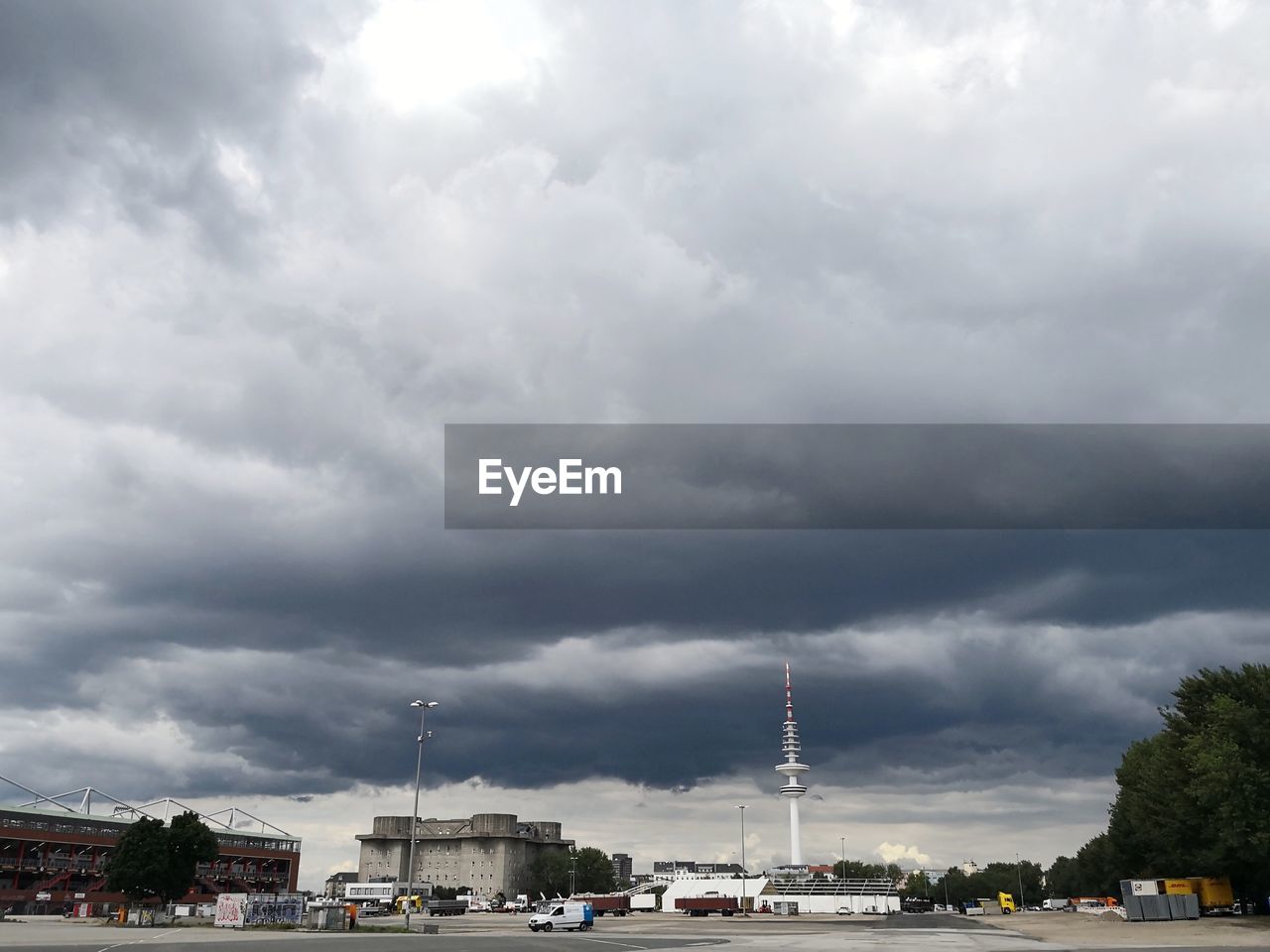 BUILDINGS IN CITY AGAINST CLOUDY SKY