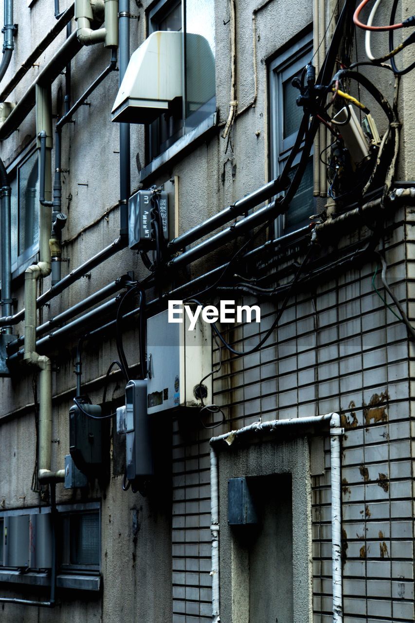 LOW ANGLE VIEW OF BUILDING