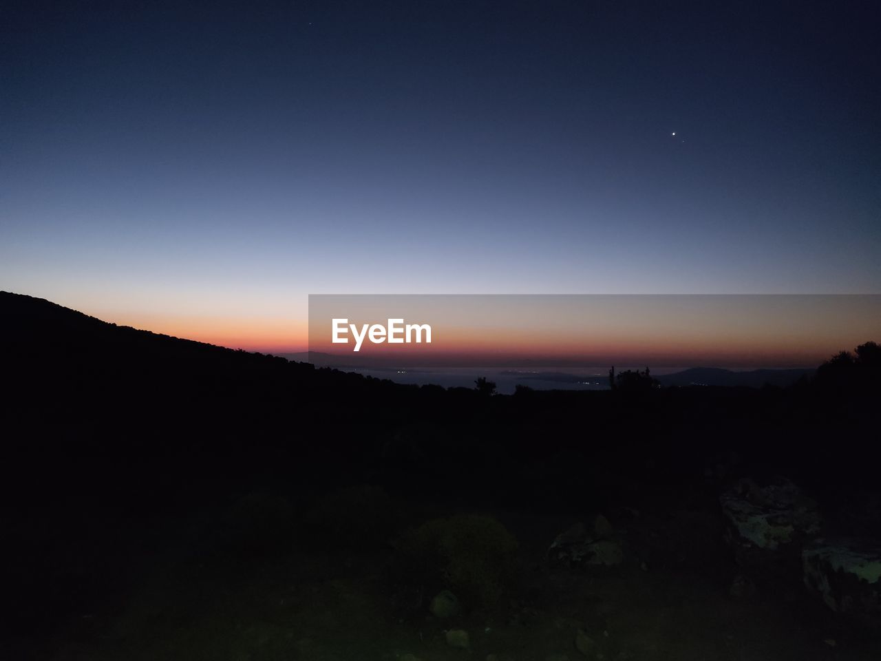 SCENIC VIEW OF SILHOUETTE LANDSCAPE AGAINST SKY AT NIGHT