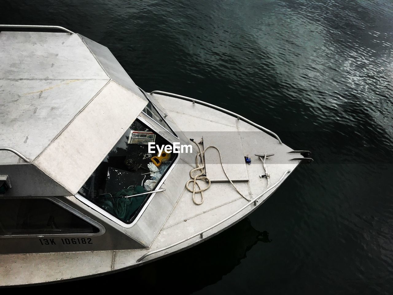 HIGH ANGLE VIEW OF BOATS MOORED IN LAKE