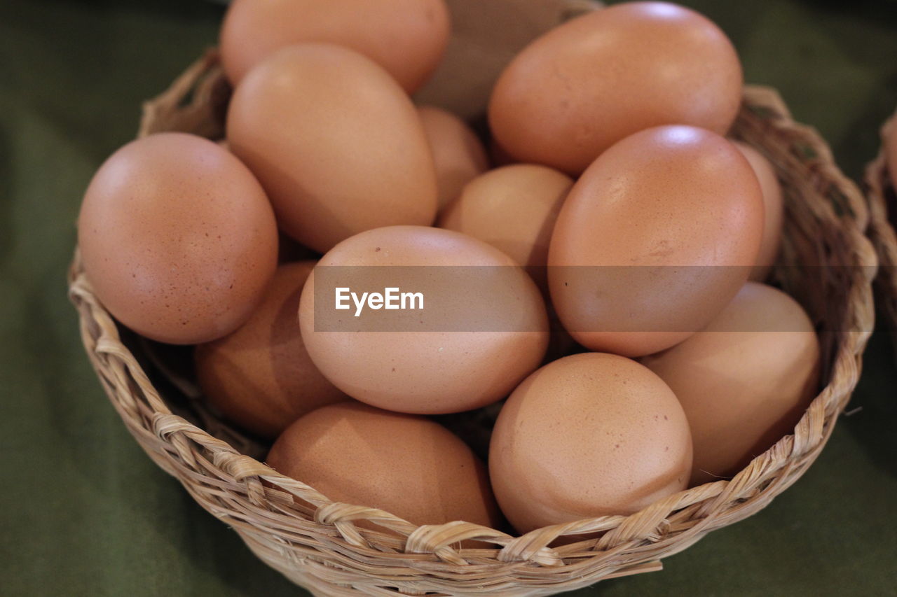 food, food and drink, basket, freshness, egg, container, healthy eating, wellbeing, organic, no people, raw food, brown, wicker, close-up, large group of objects, group of objects, nature, still life, agriculture, focus on foreground, animal egg, abundance, indoors, fragility, group