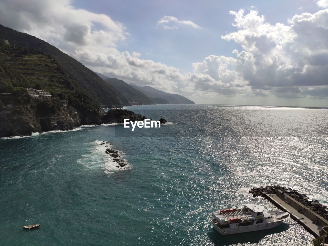 PANORAMIC VIEW OF SEA AGAINST SKY