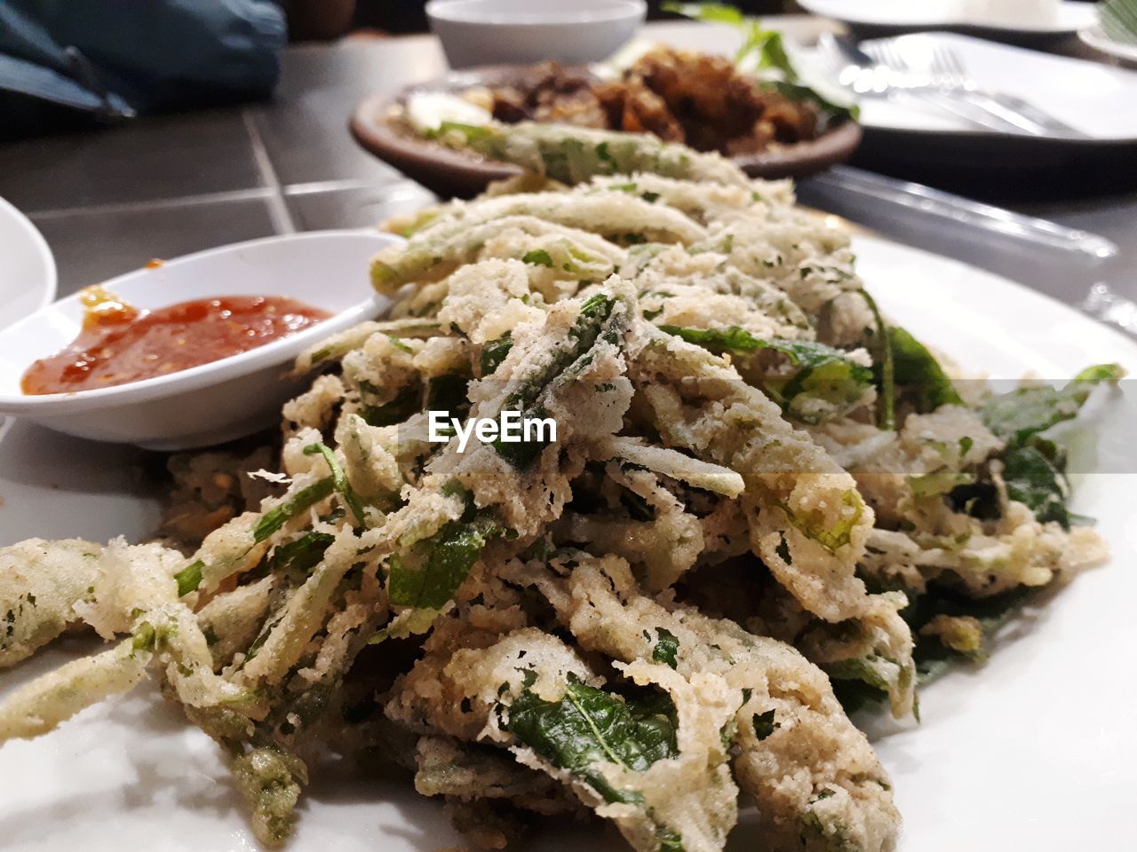 HIGH ANGLE VIEW OF FOOD SERVED IN PLATE