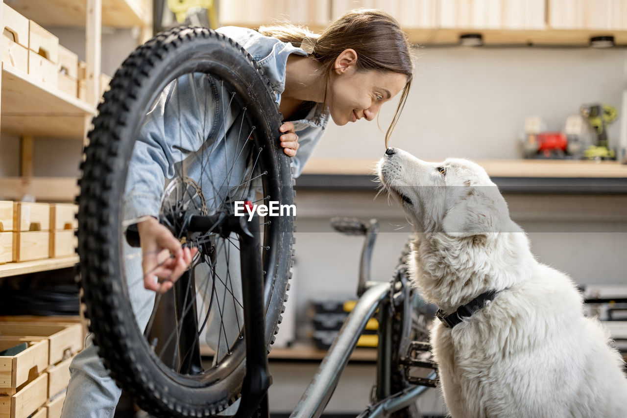 WOMAN WORKING WITH DOG IN MUSEUM