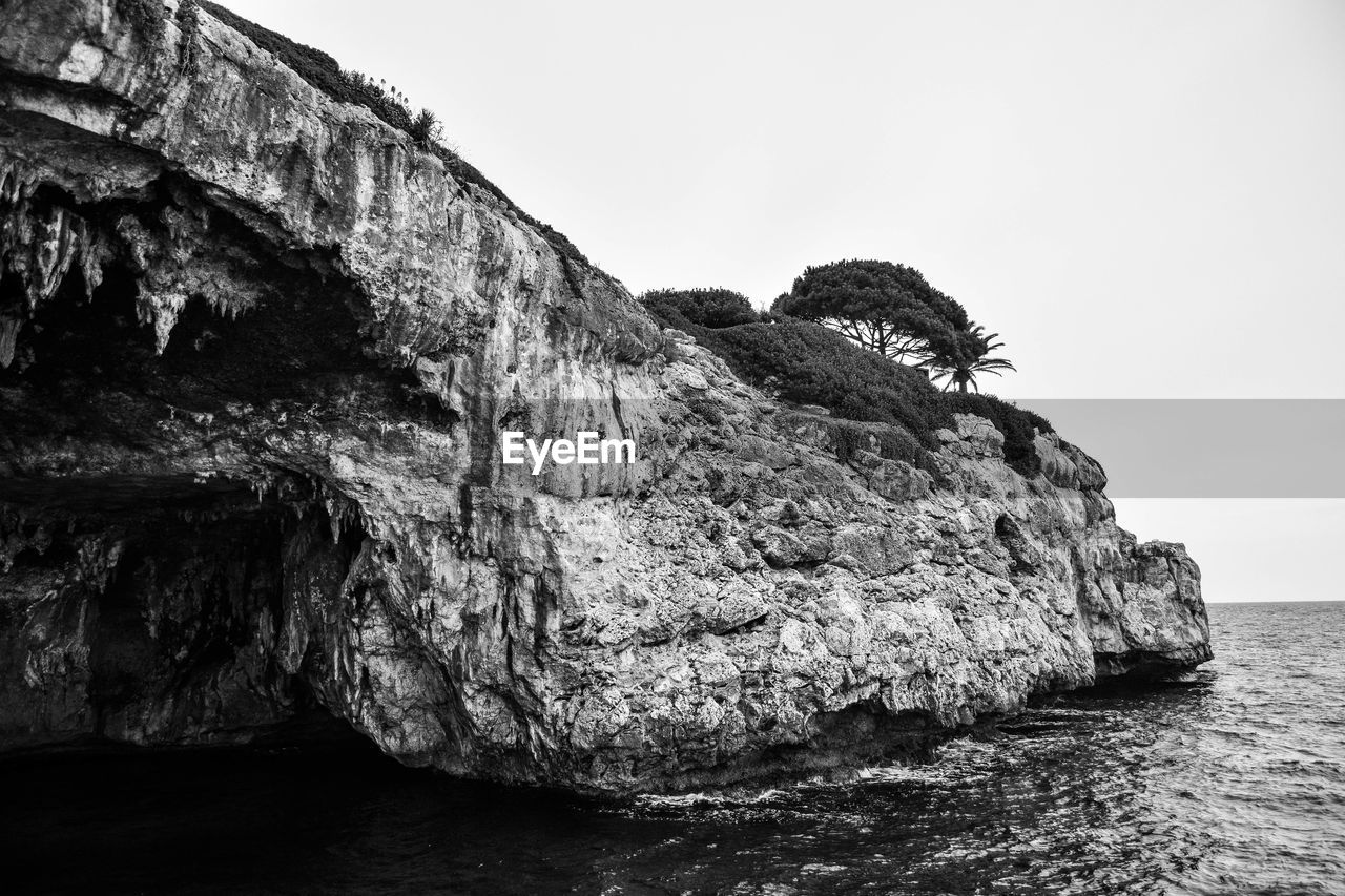 ROCK FORMATIONS BY SEA AGAINST SKY