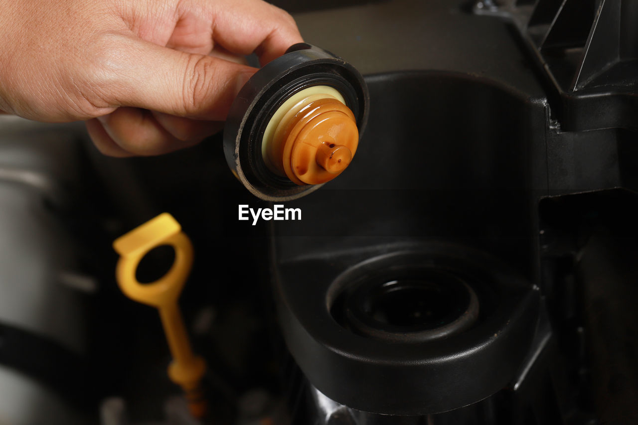 Check the engine oil before traveling.