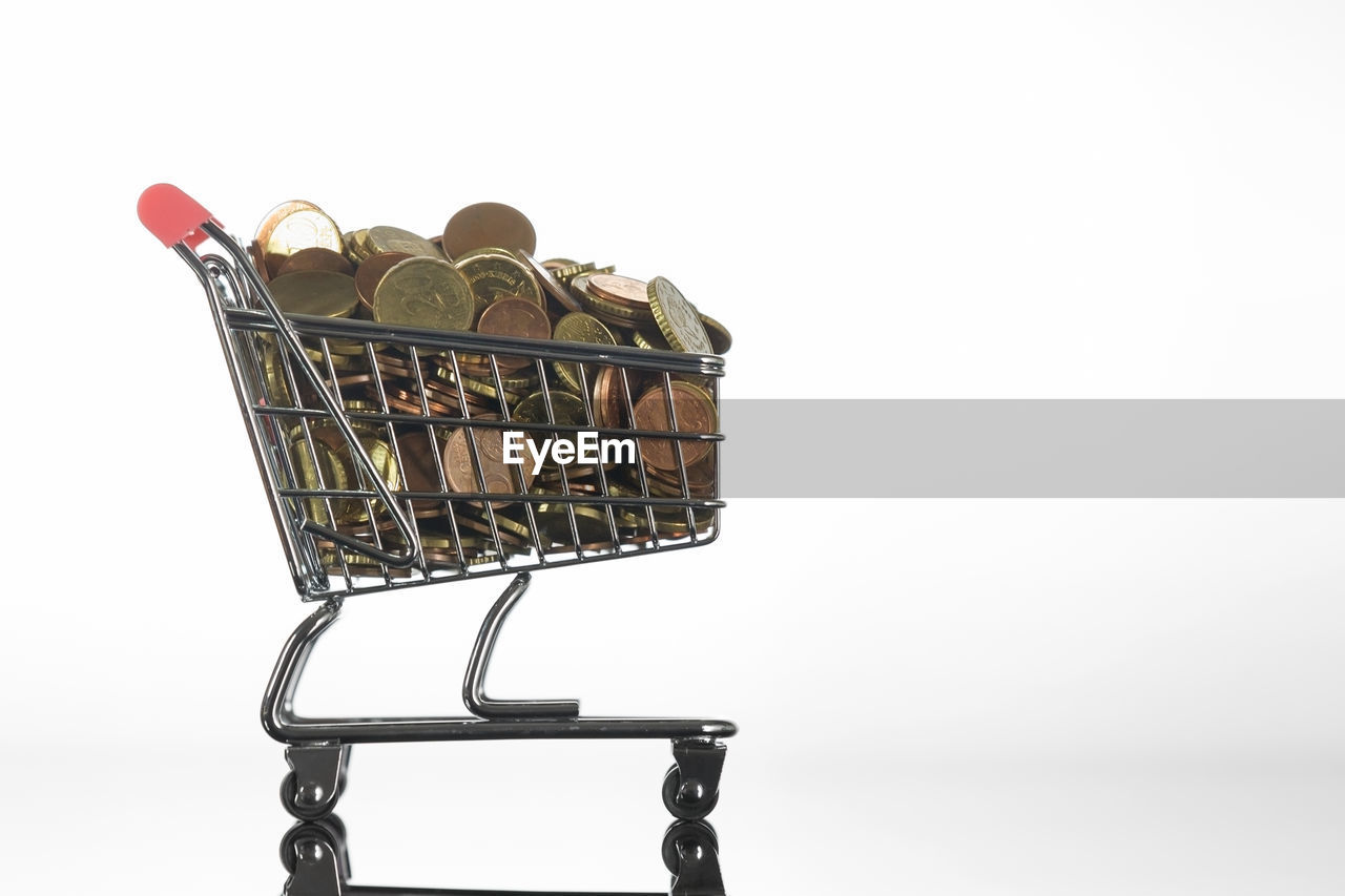 CLOSE-UP OF WICKER BASKET ON METAL