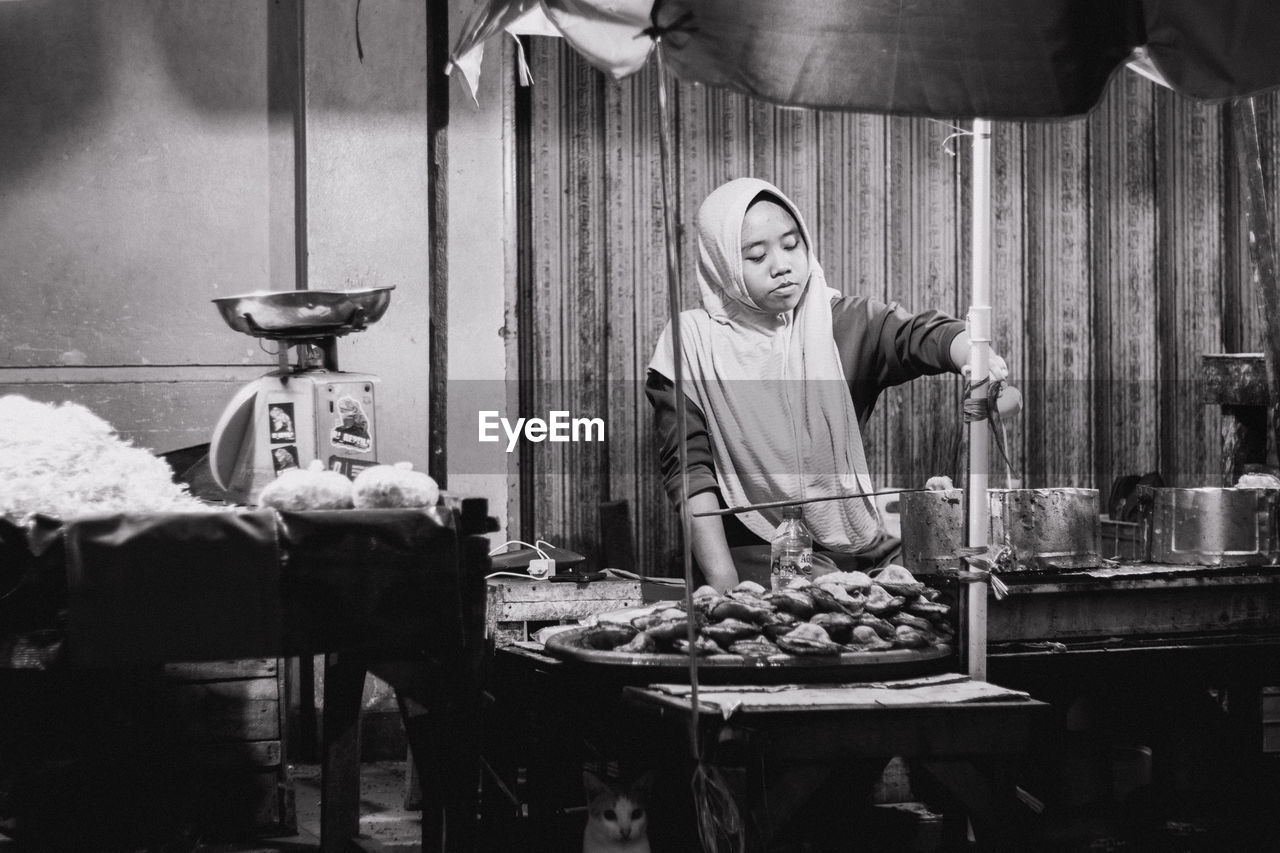 Activities at the traditional market at night