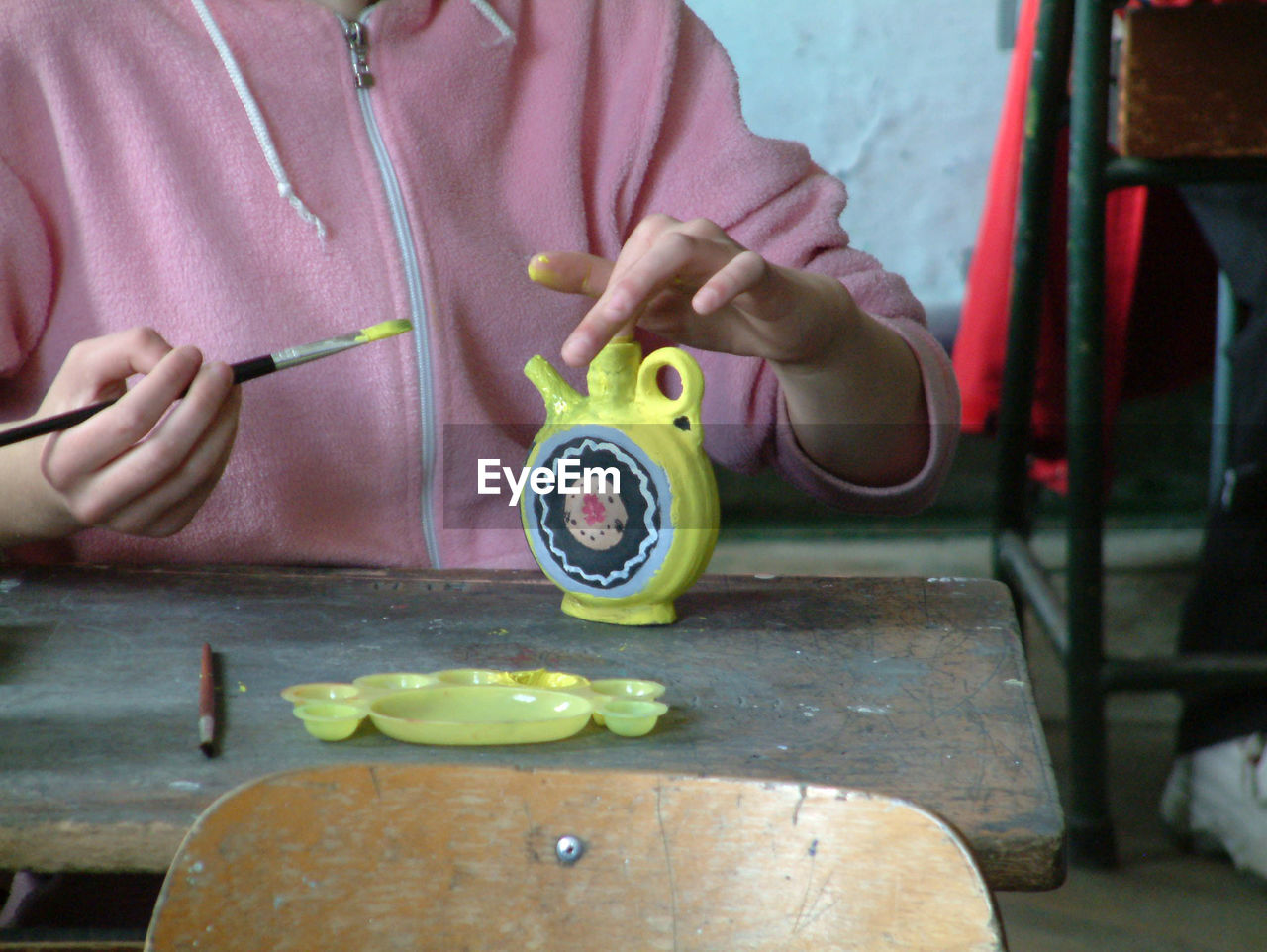 MIDSECTION OF MAN PREPARING FOOD