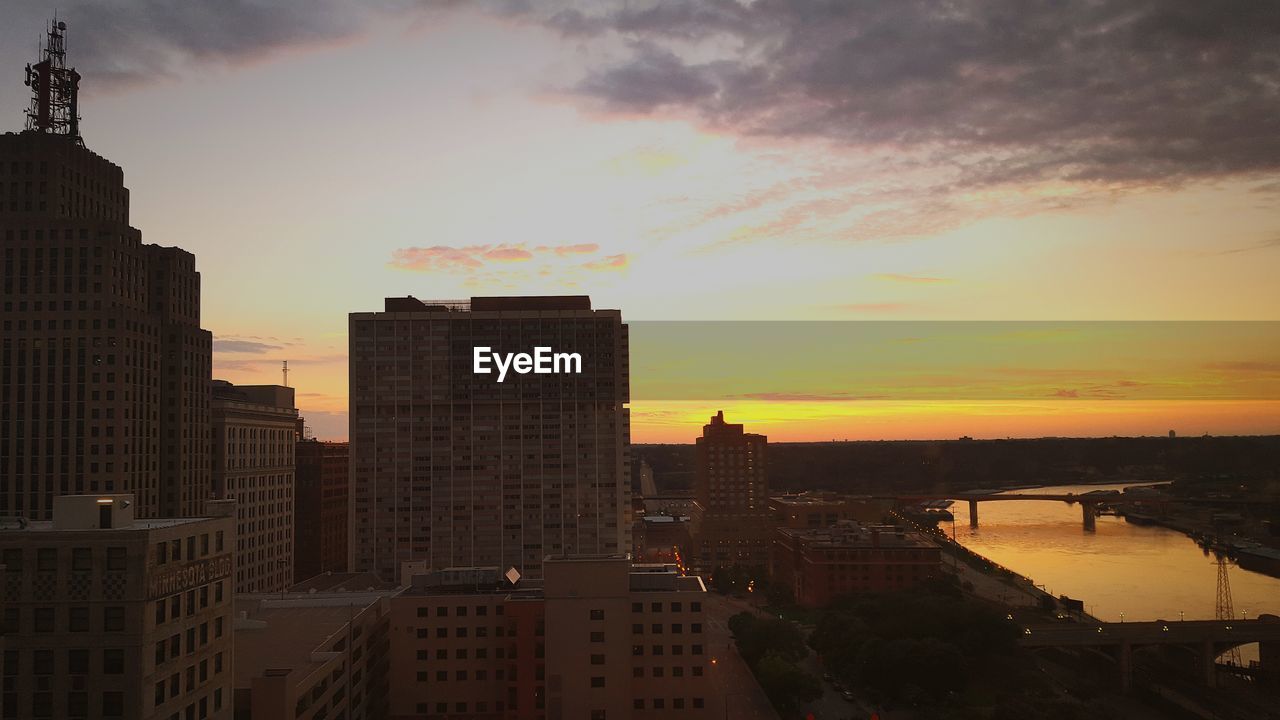 VIEW OF CITYSCAPE AT SUNSET