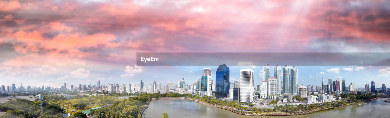 PANORAMIC VIEW OF BUILDINGS AGAINST SKY