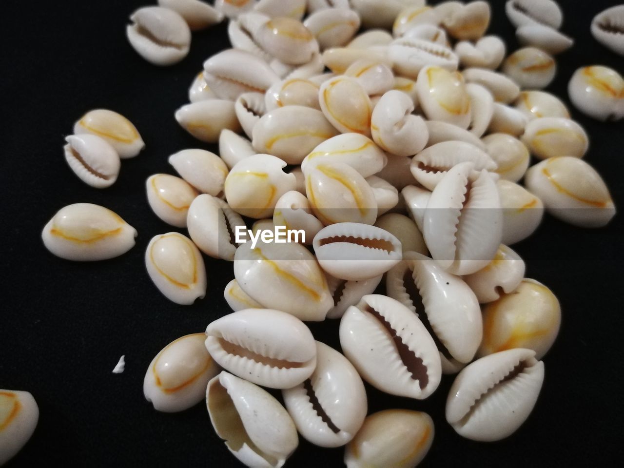 CLOSE-UP OF EGGS OVER BLACK BACKGROUND