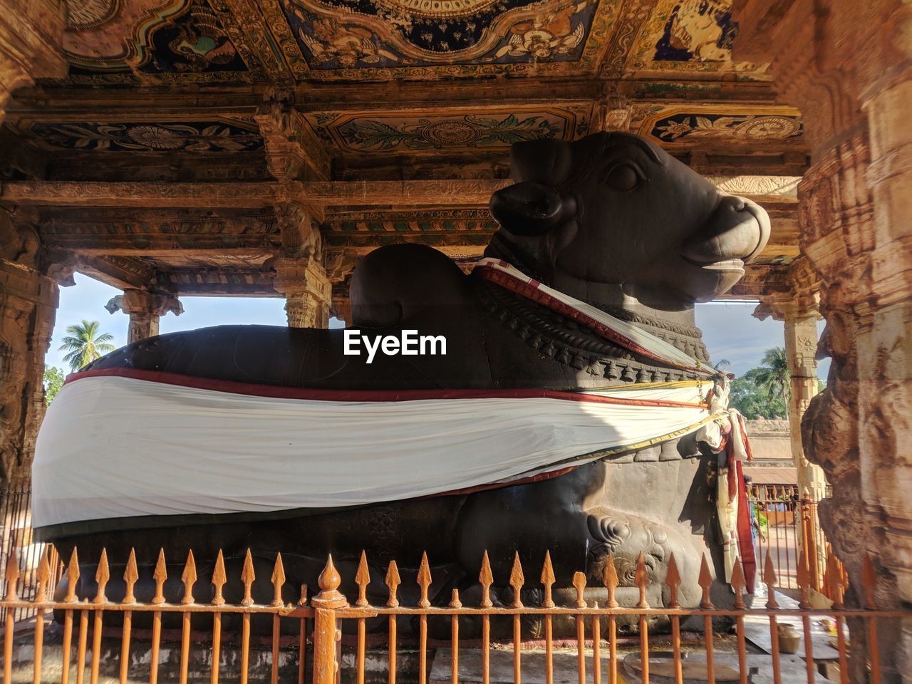 LOW ANGLE VIEW OF STATUE OF TEMPLE