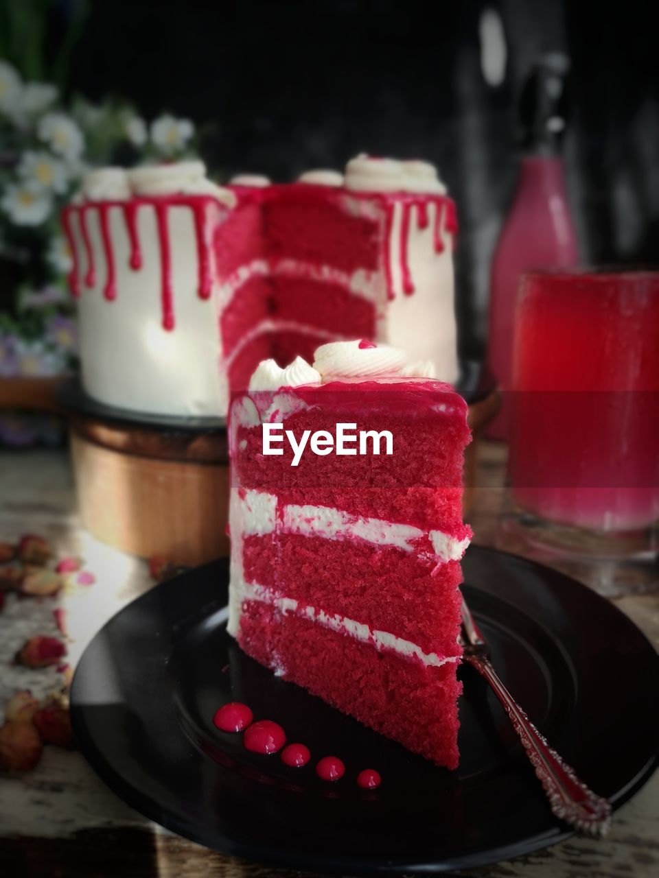 CLOSE-UP OF CAKE WITH ICE CREAM