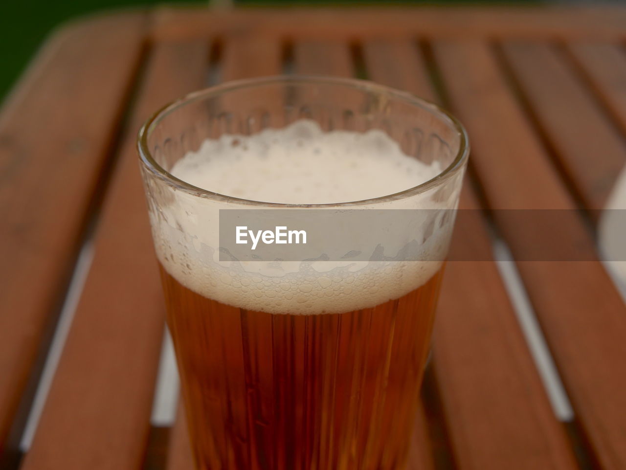 CLOSE-UP OF GLASS OF BEER ON TABLE