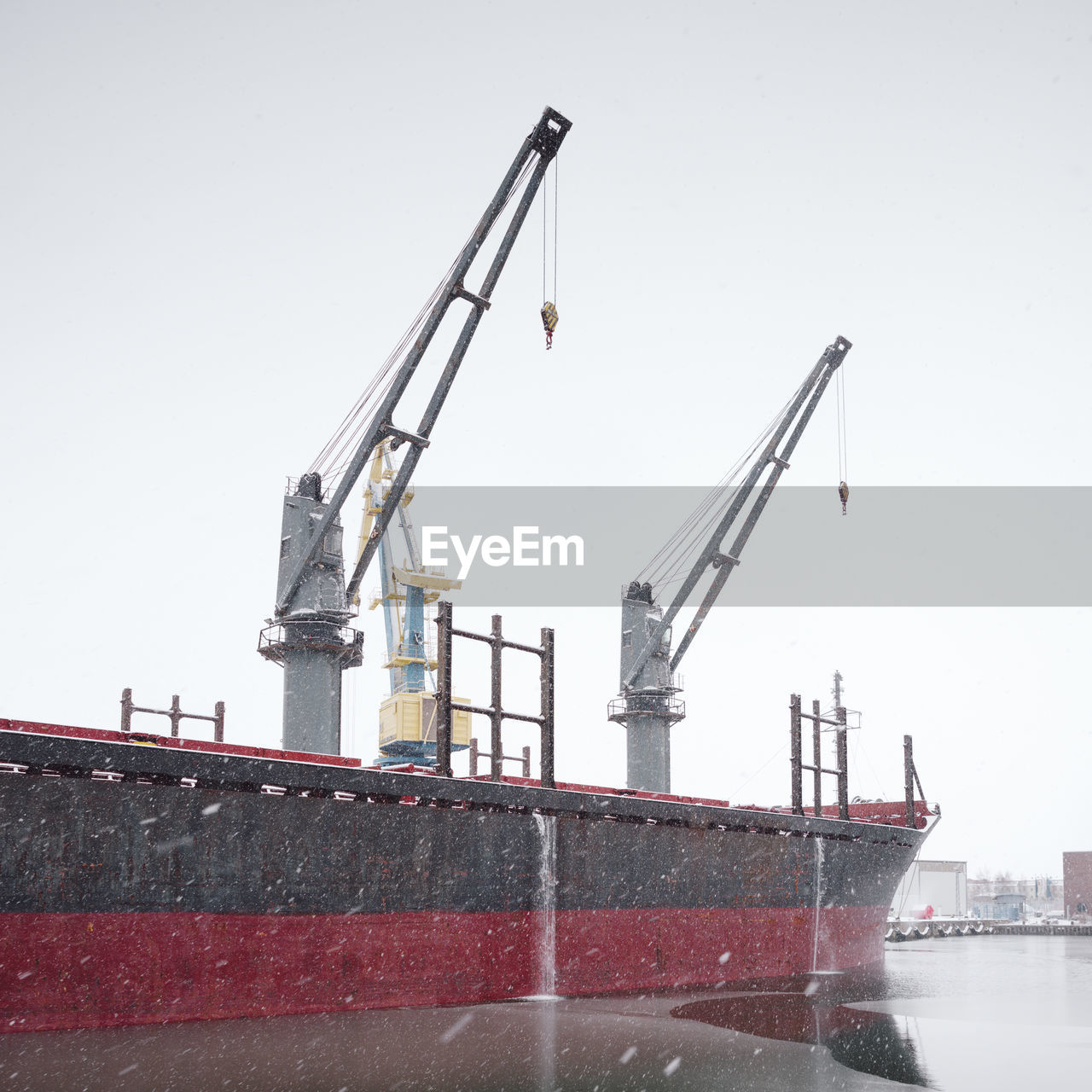 CRANE AT COMMERCIAL DOCK AGAINST CLEAR SKY