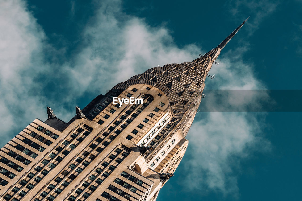 LOW ANGLE VIEW OF MODERN BUILDINGS AGAINST CLOUDY SKY