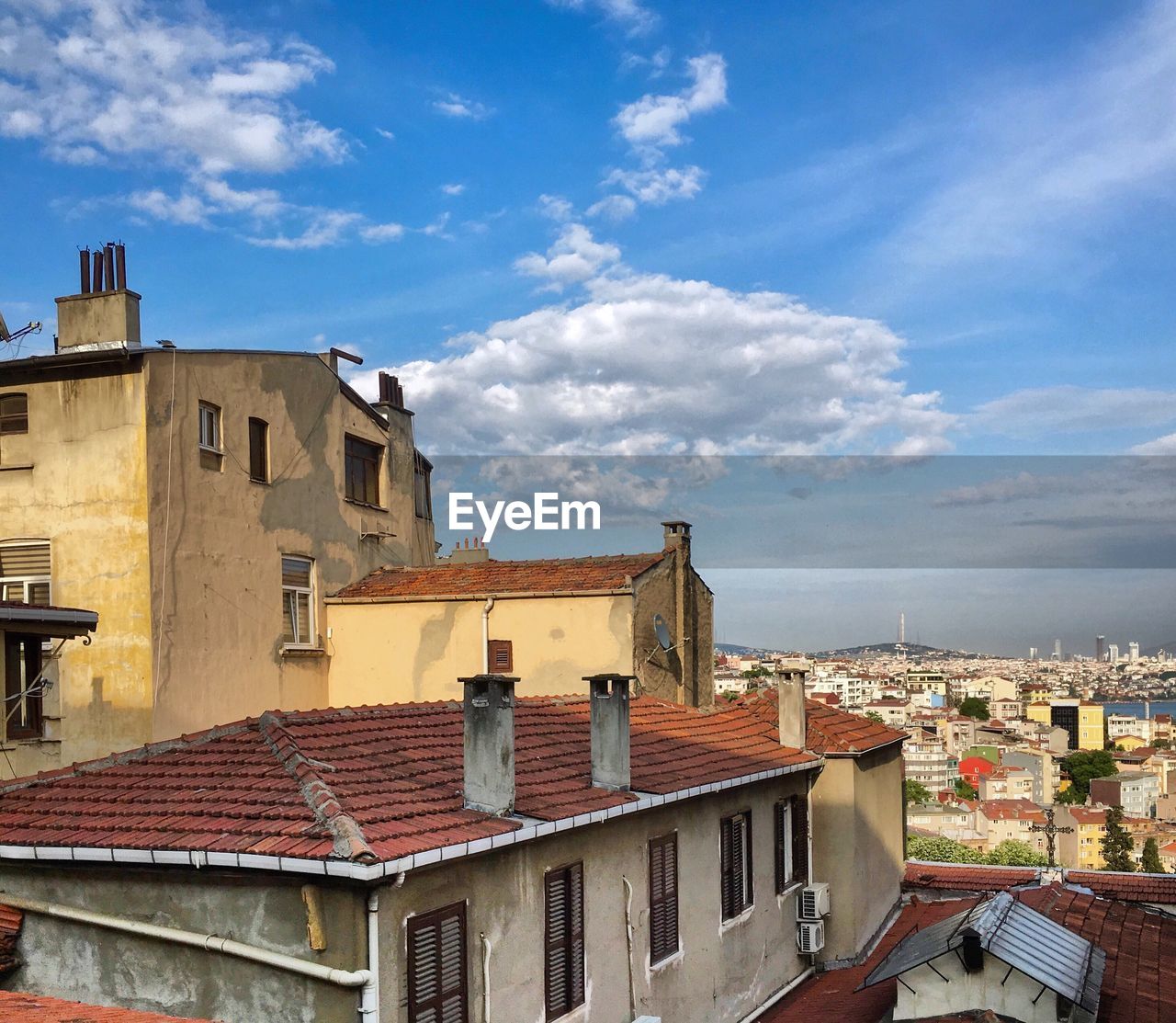 BUILDINGS AGAINST SKY IN CITY