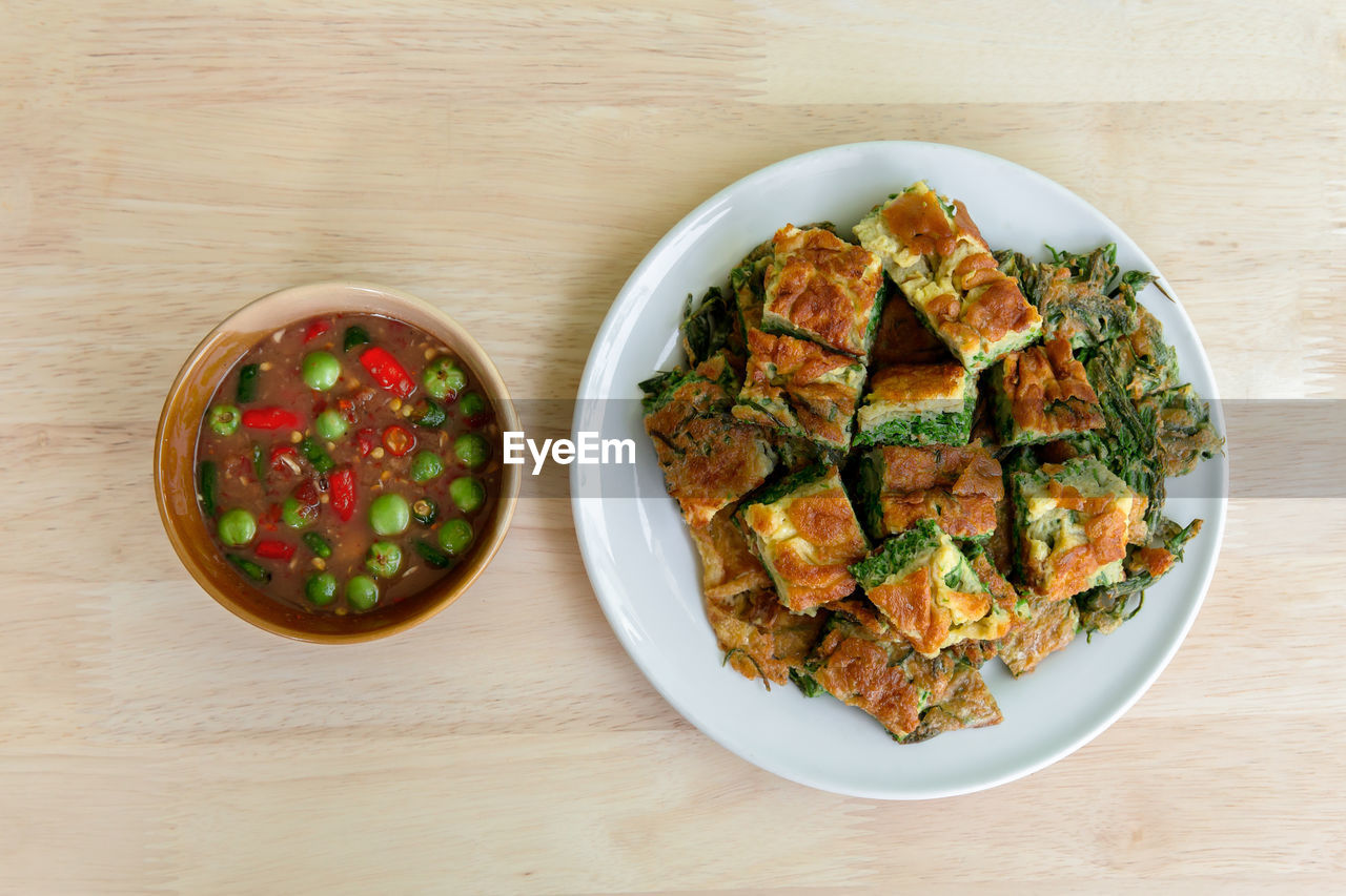 HIGH ANGLE VIEW OF FOOD ON TABLE