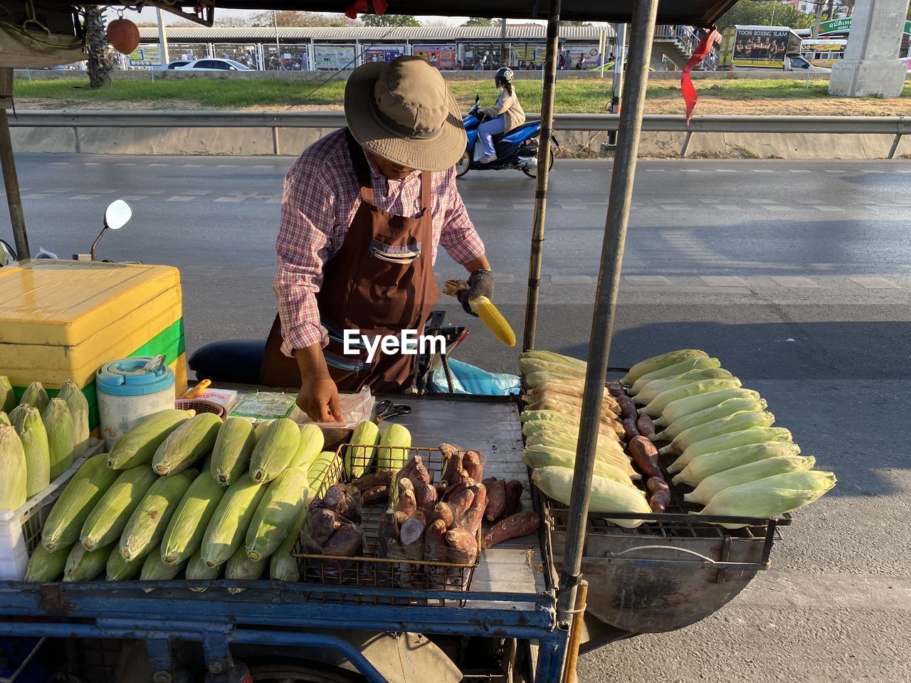 FULL LENGTH OF MAN WORKING AT MARKET