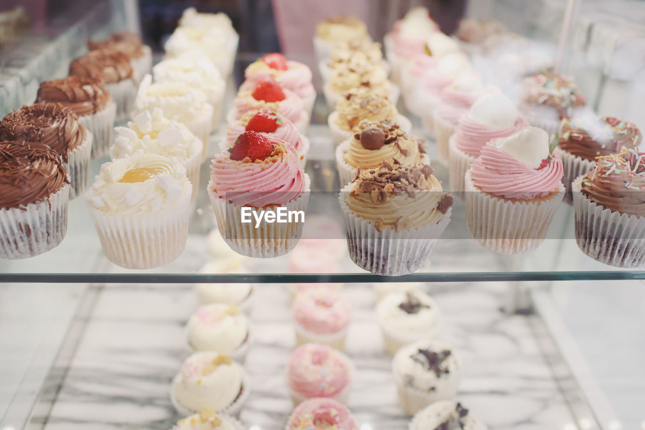 CLOSE-UP OF CUPCAKES IN STORE