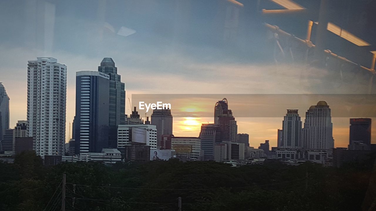 SKYSCRAPERS IN CITY