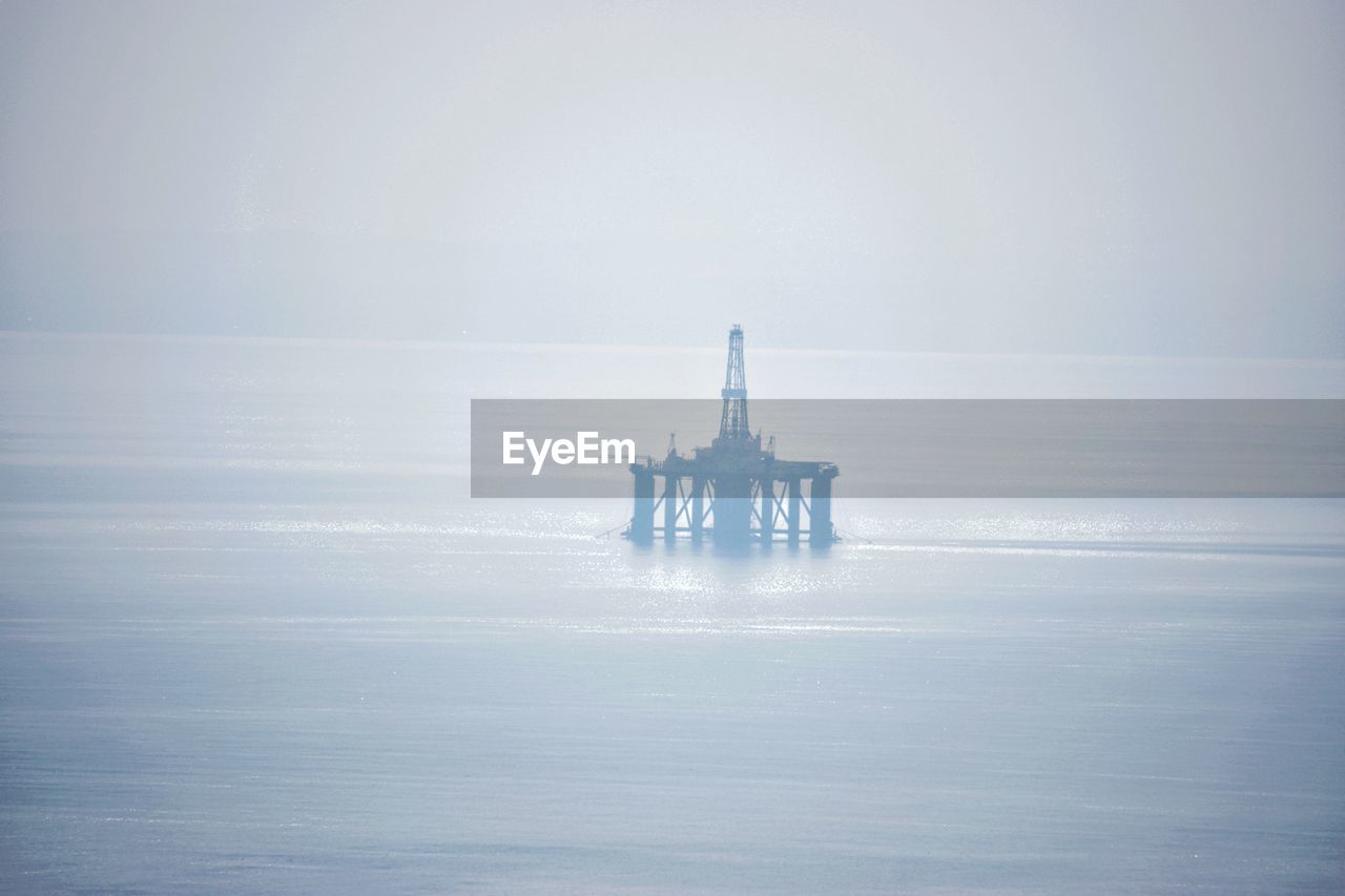 BUILT STRUCTURE IN SEA AGAINST SKY