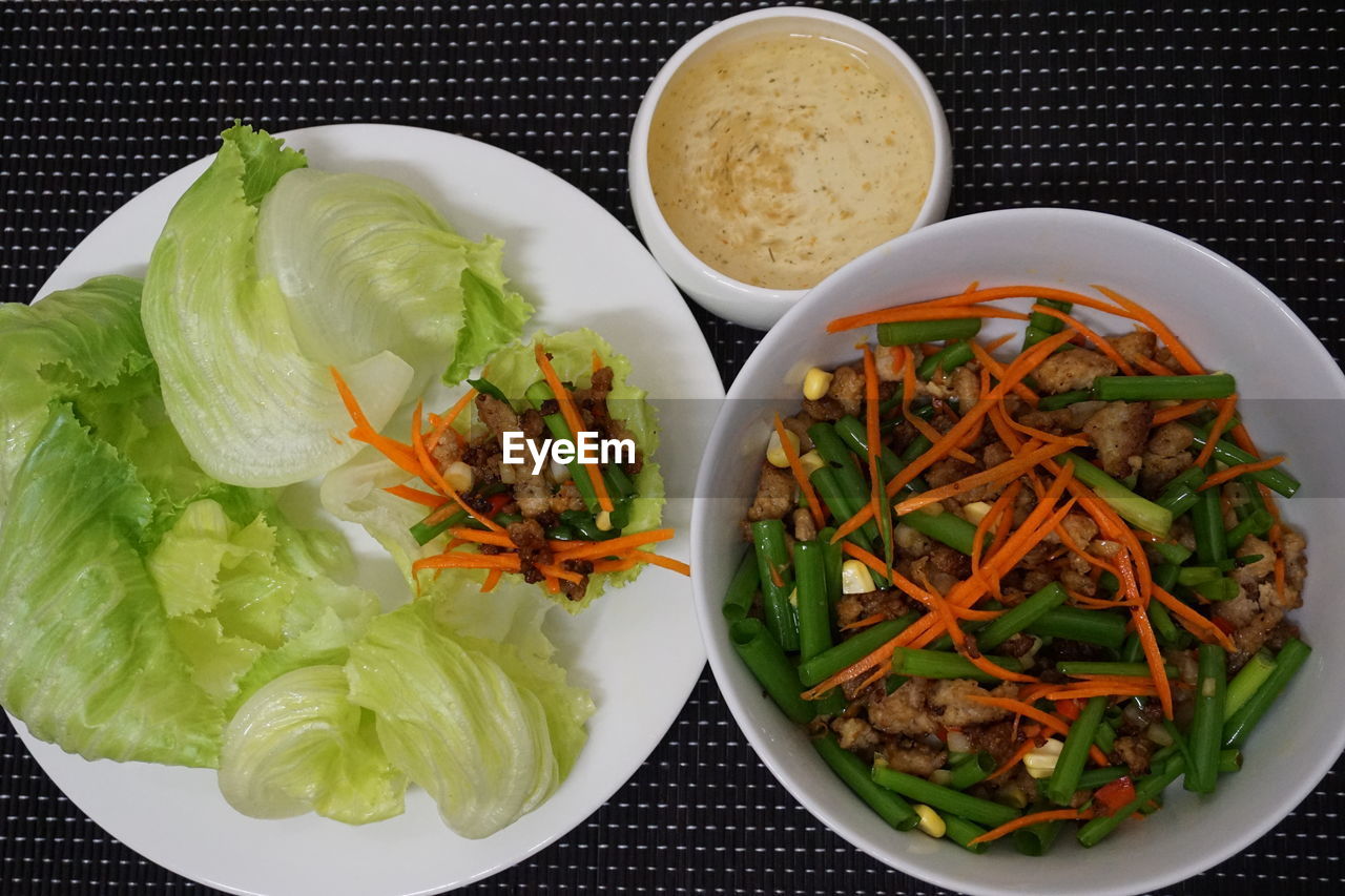 CLOSE-UP OF VEGETABLES IN PLATE