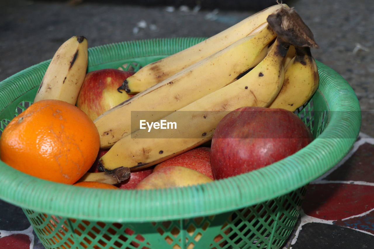 HIGH ANGLE VIEW OF FRUITS ON TABLE